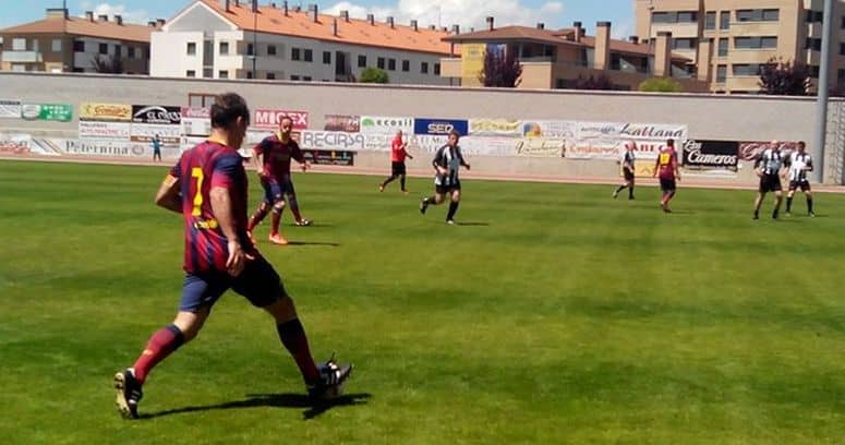 Partido de veteranos del Haro Deportivo y del FC Barcelona en favor de Cruz Roja 1