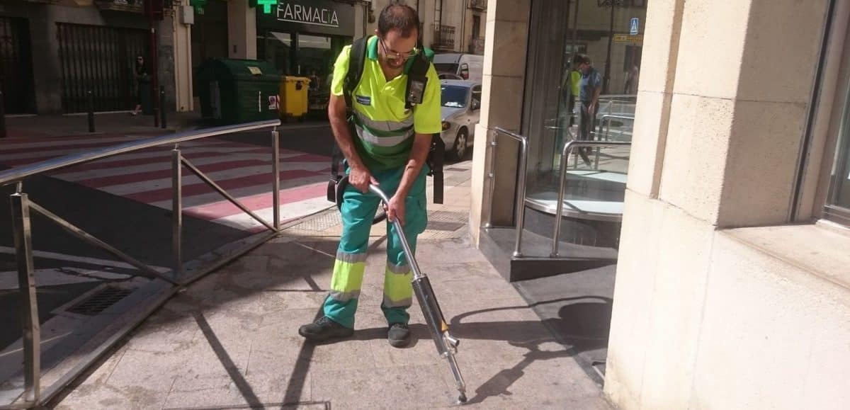 Limpiar un chicle puede costar dos o tres veces más que comprarlo en la tienda 3