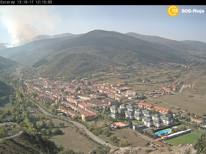 Continúan las labores de extinción del incendio de la aldea de Posadas en Ezcaray 2