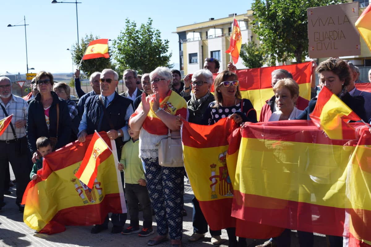 Las imágenes de la concentración de apoyo en Haro a la Guardia Civil 14
