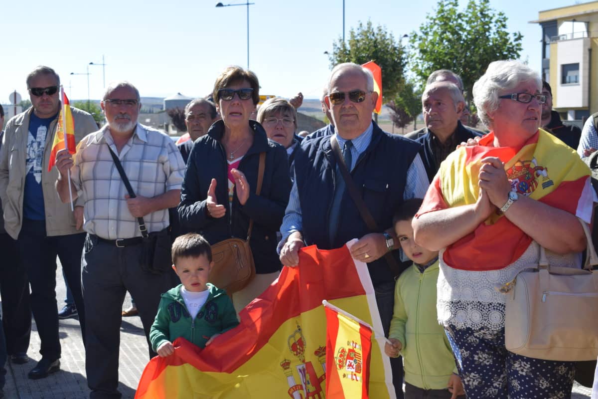 Las imágenes de la concentración de apoyo en Haro a la Guardia Civil 17