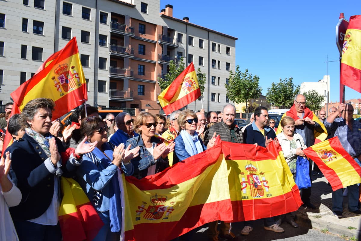 Las imágenes de la concentración de apoyo en Haro a la Guardia Civil 20