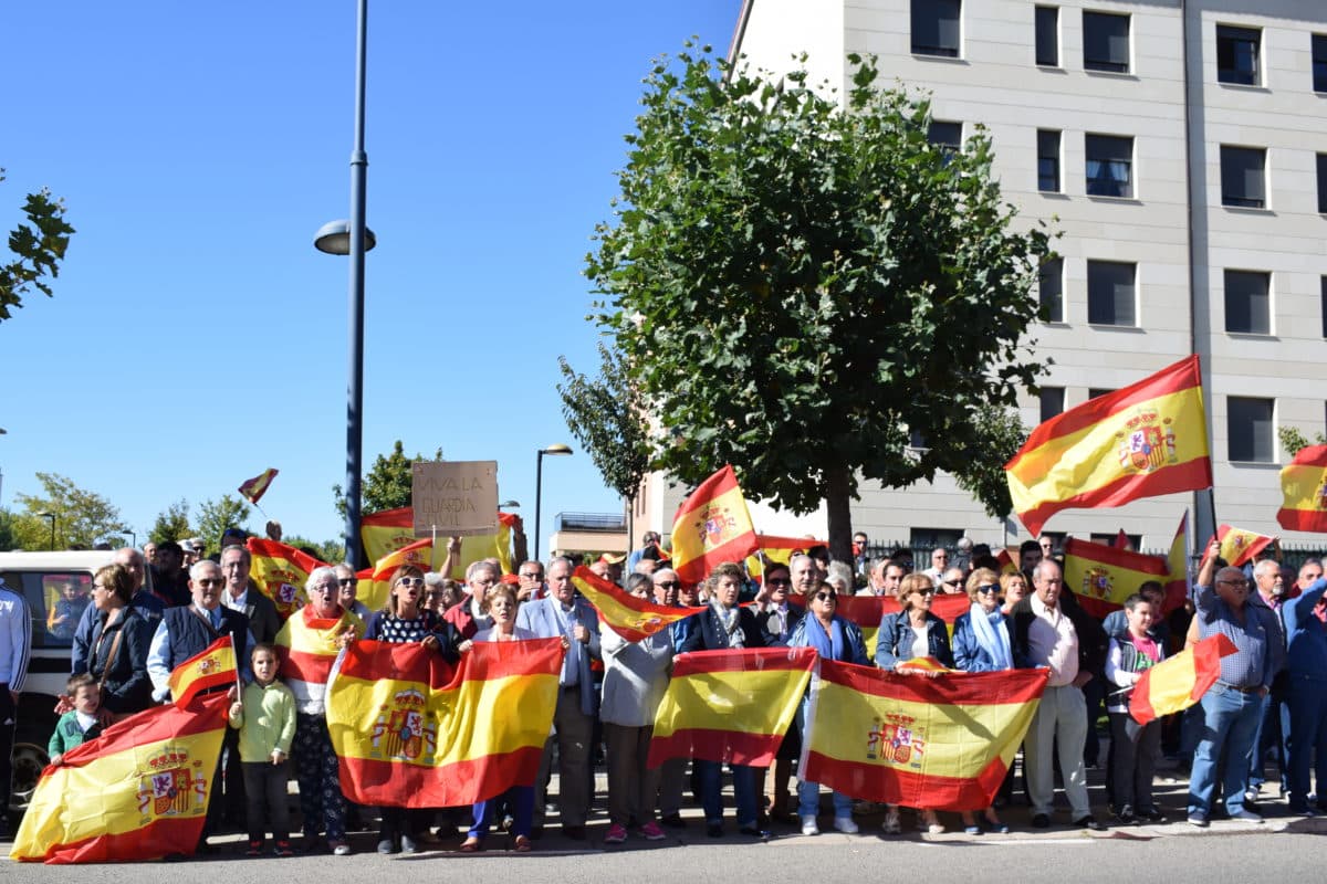Las imágenes de la concentración de apoyo en Haro a la Guardia Civil 7