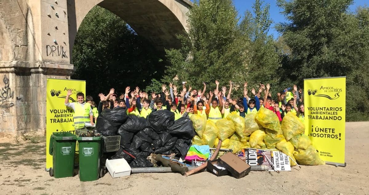 "Limpieza y concienciación" se dan la mano en la campaña de Amigos de los Ríos en Haro 1 "Limpieza y concienciación" se dan la mano en la campaña de Amigos de los Ríos en Haro 1