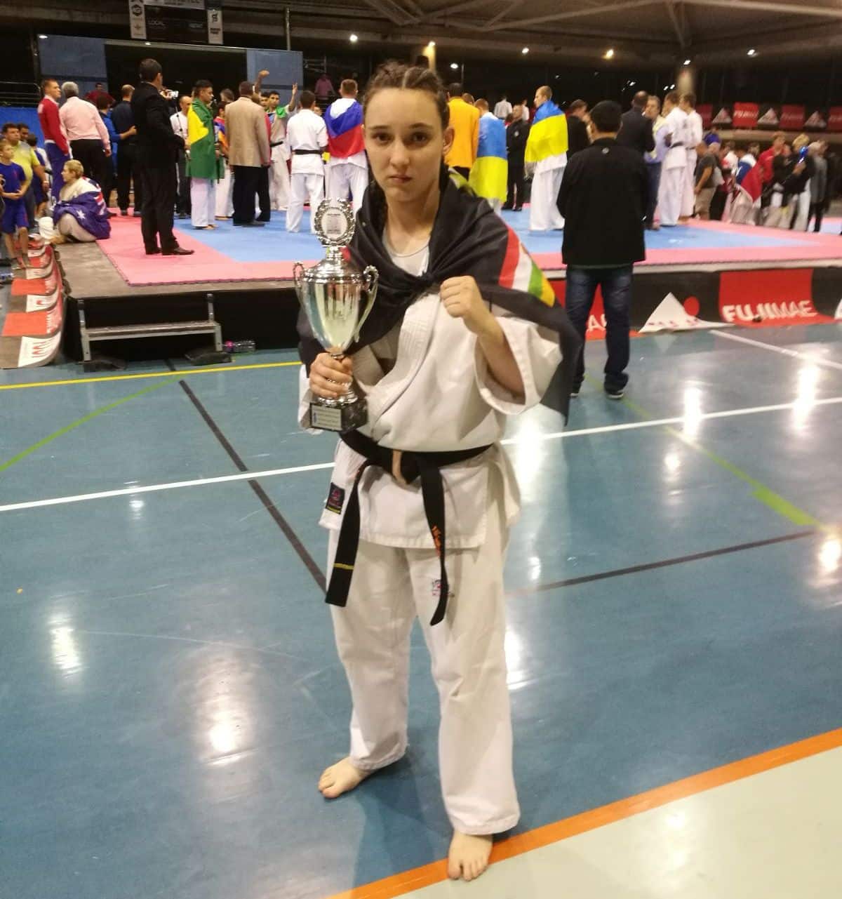 Miranda Dorado se corona campeona de España de kyokushin 2