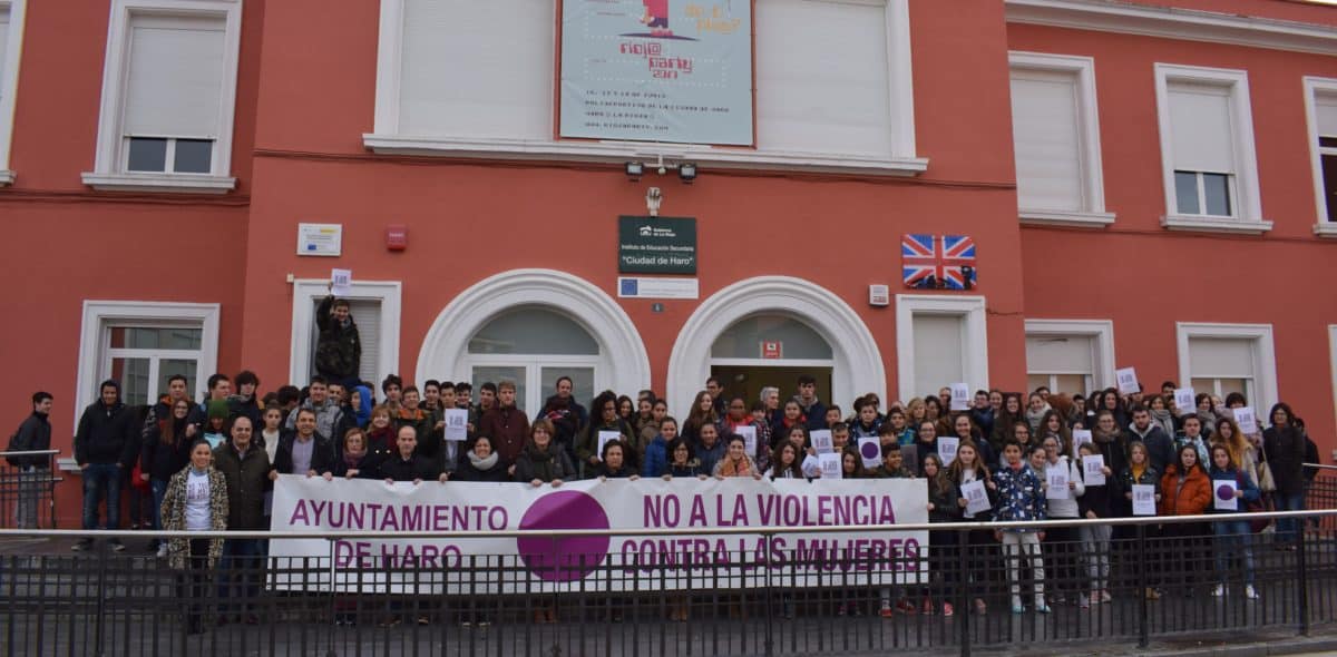 Acto en el IES Ciudad de Haro contra la Violencia de Género 1