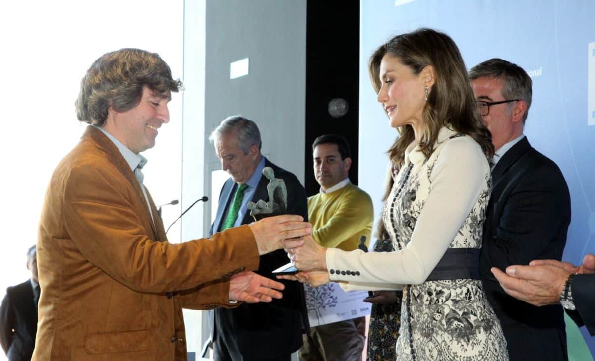 La reina Letizia entrega el Premio a la 'Acción Magistral 2017' al Colegio Menesiano 1