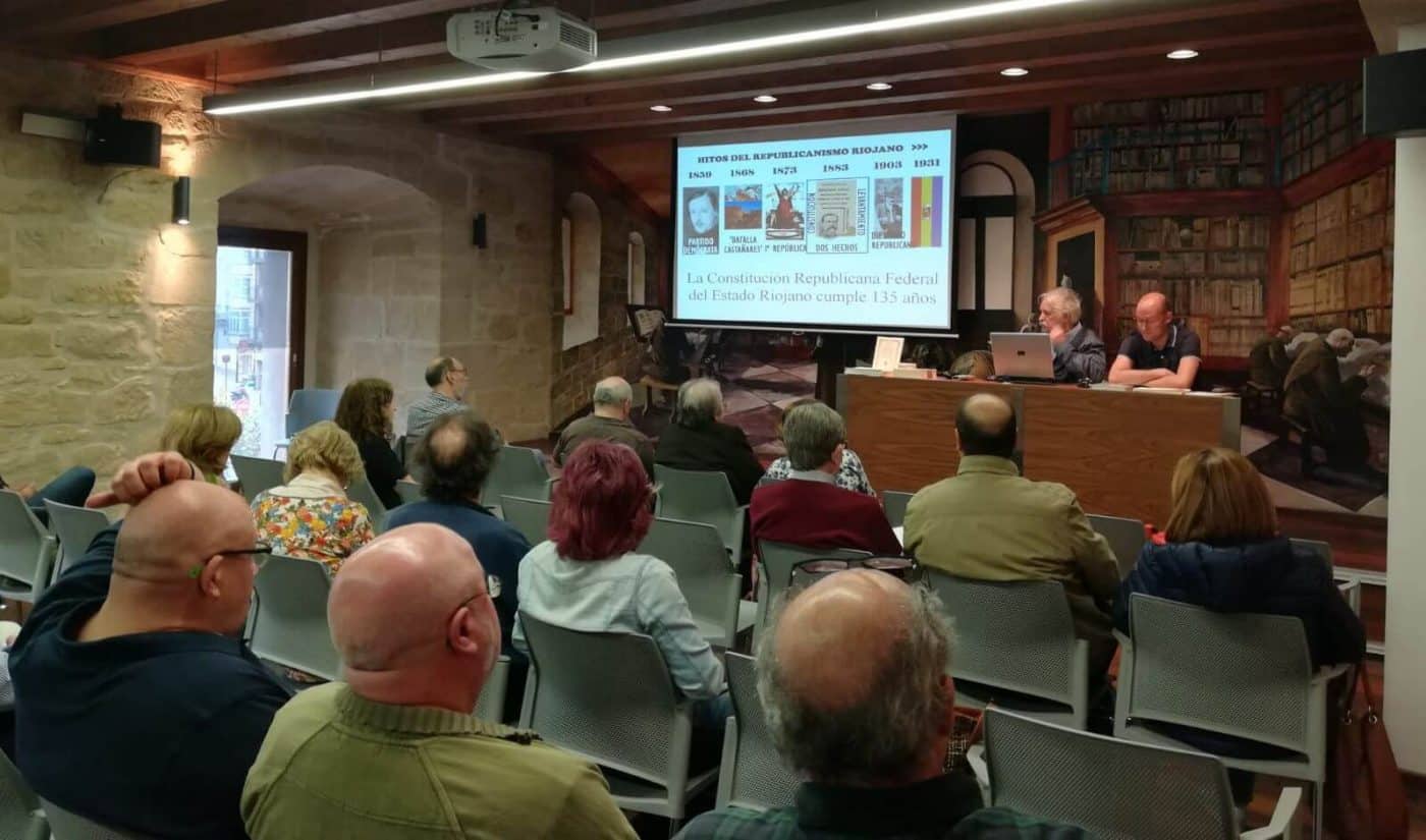Presentado en Haro el facsímil 'Constitución Republicana Federal del Estado Riojano' 1