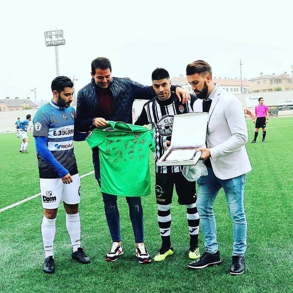 El Haro homenajea a Javi Pérez "por una vida deportiva dedicada al club" 4