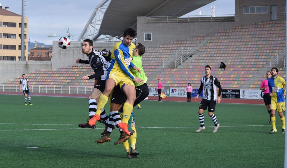 Partido tranquilo en El Mazo: el Haro vence 2-0 al Alberite 4