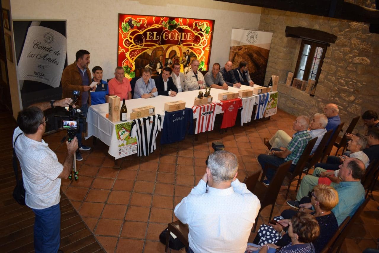 Conde de los Andes acoge la presentación de la Copa Rioja de Fútbol Veteranos que se disputa este sábado 1
