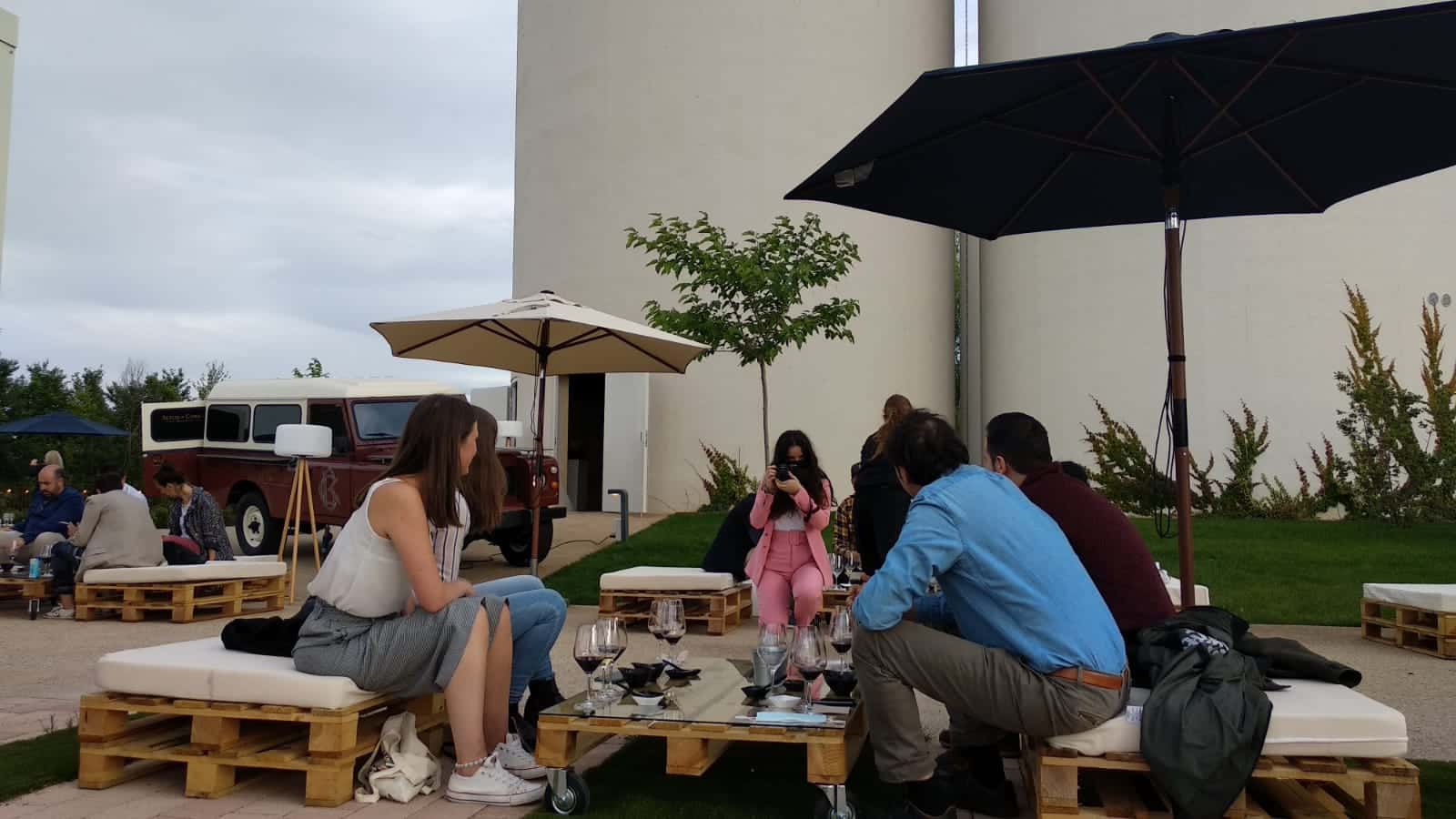 Bodegas Corral lanza su nueva oferta enoturística: terraza con vistas al viñedo y un depósito convertido en sala de catas 7
