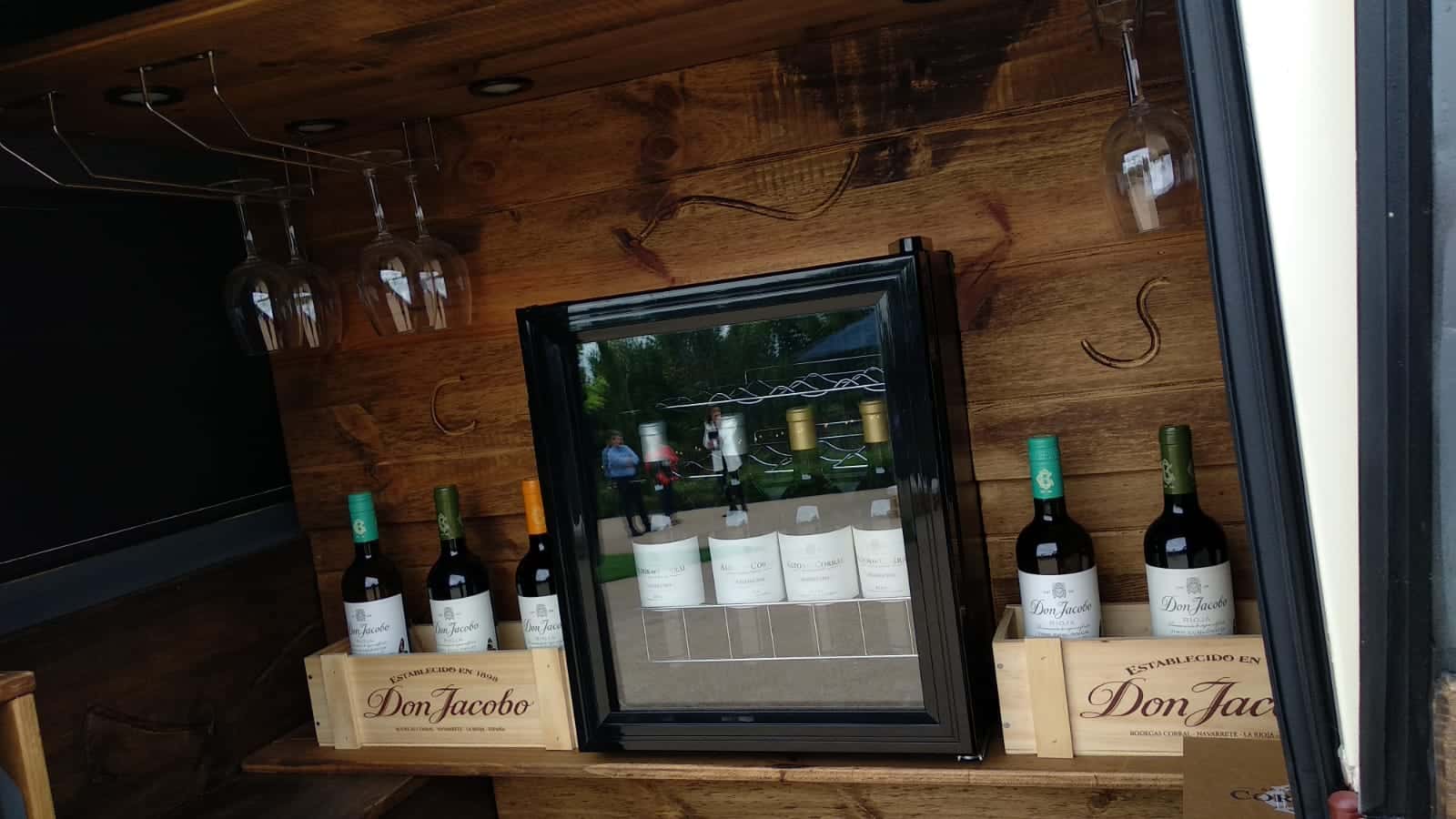 Bodegas Corral lanza su nueva oferta enoturística: terraza con vistas al viñedo y un depósito convertido en sala de catas 5