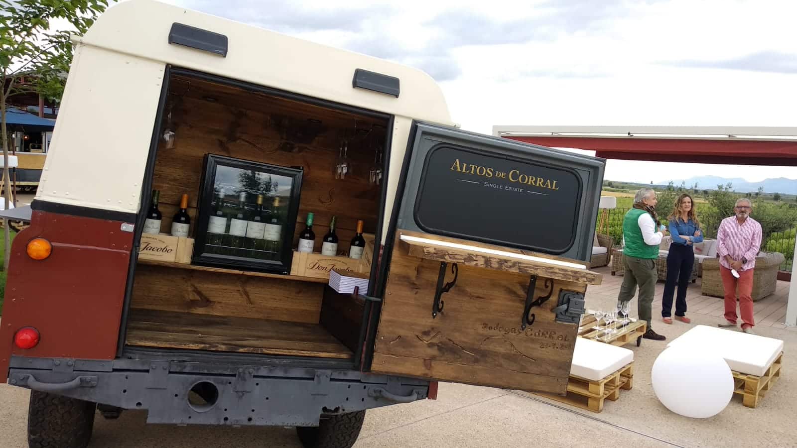 Bodegas Corral lanza su nueva oferta enoturística: terraza con vistas al viñedo y un depósito convertido en sala de catas 6