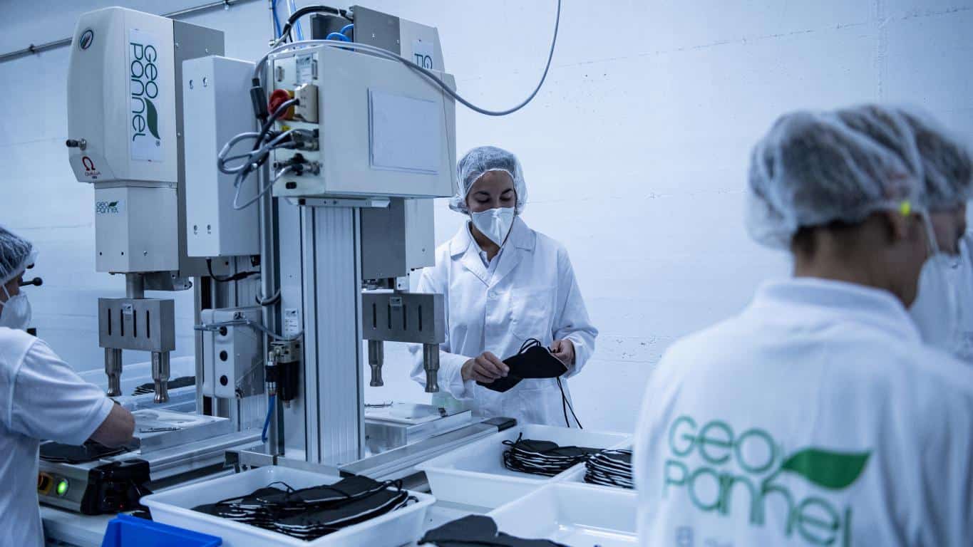 Andreu visita Geopannel, empresa riojana que lidera la alternativa frente a China en la fabricación de mascarillas FFP2 5
