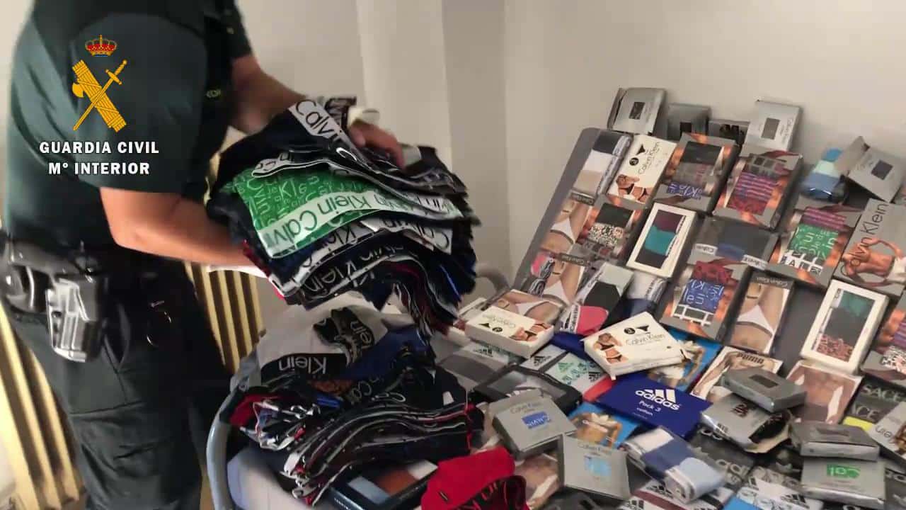 Intervenidas 861 prendas de ropa interior falsificadas en un puesto del mercadillo de Nájera 1