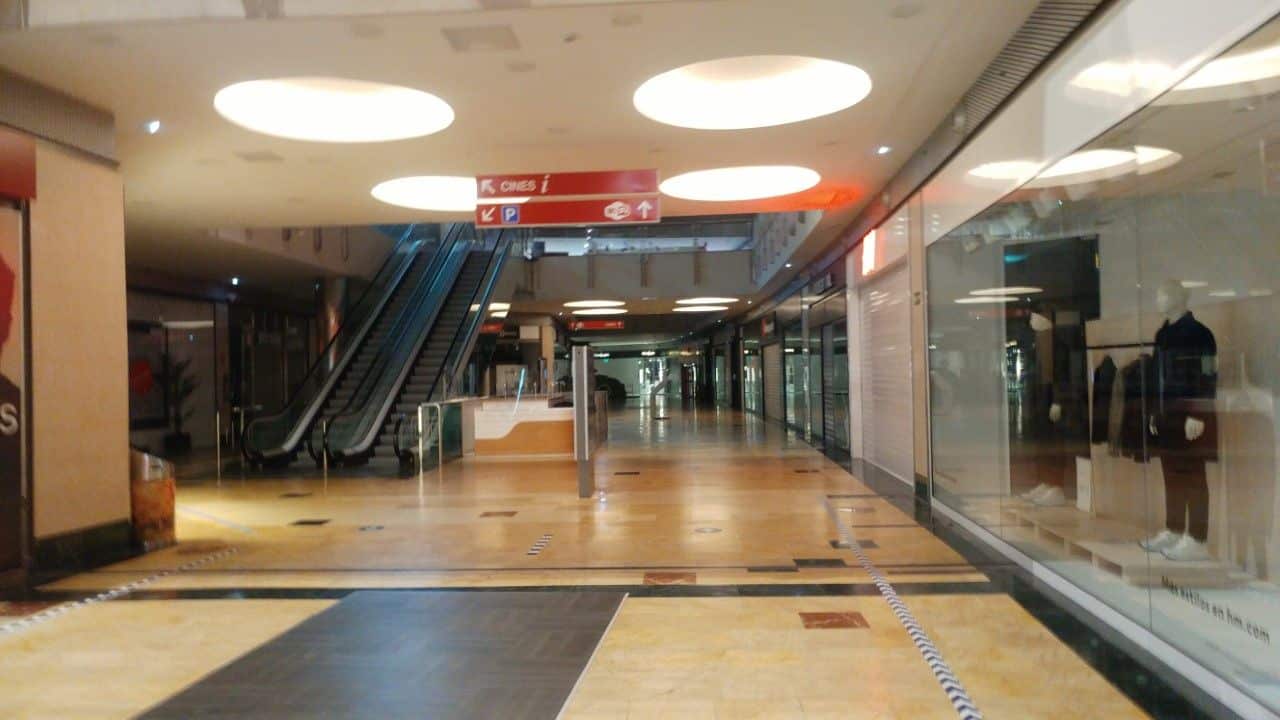 La Policía Local de Logroño inspecciona los establecimientos abiertos para evitar la "competencia desleal" 2