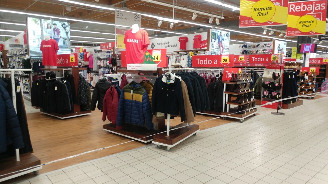 La Policía Local de Logroño inspecciona los establecimientos abiertos para evitar la "competencia desleal" 1