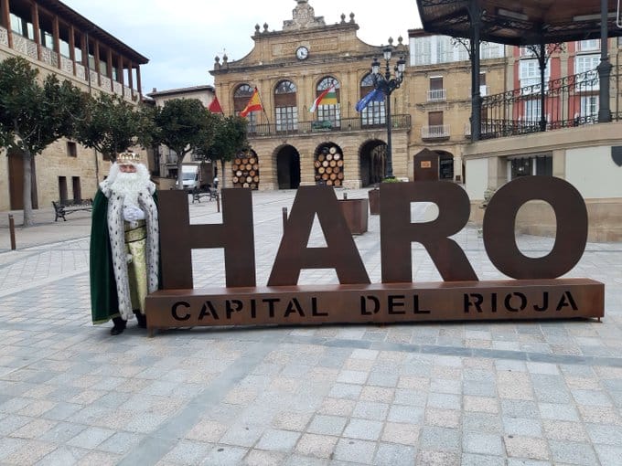 El Rey Melchor prepara en Haro las galletas de Navidad de Pastelería Yturbe 3