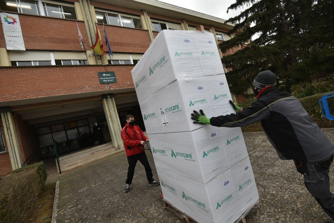 La Rioja completa el reparto de 940.000 mascarillas entre 75 centros educativos de toda la región 2 La Rioja completa el reparto de 940.000 mascarillas entre 75 centros educativos de toda la región 2