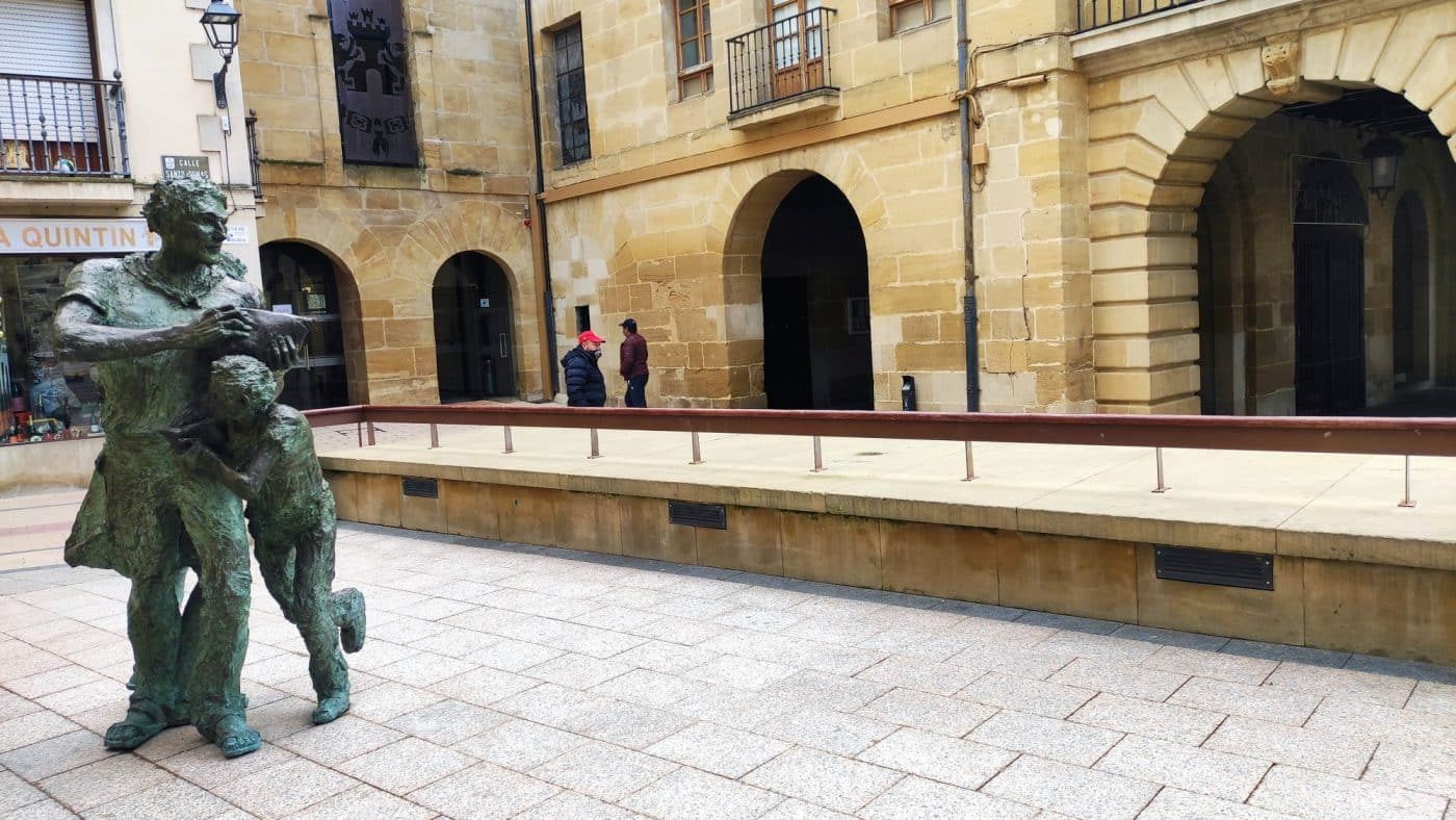 Escultura Batalla del Vino de Haro