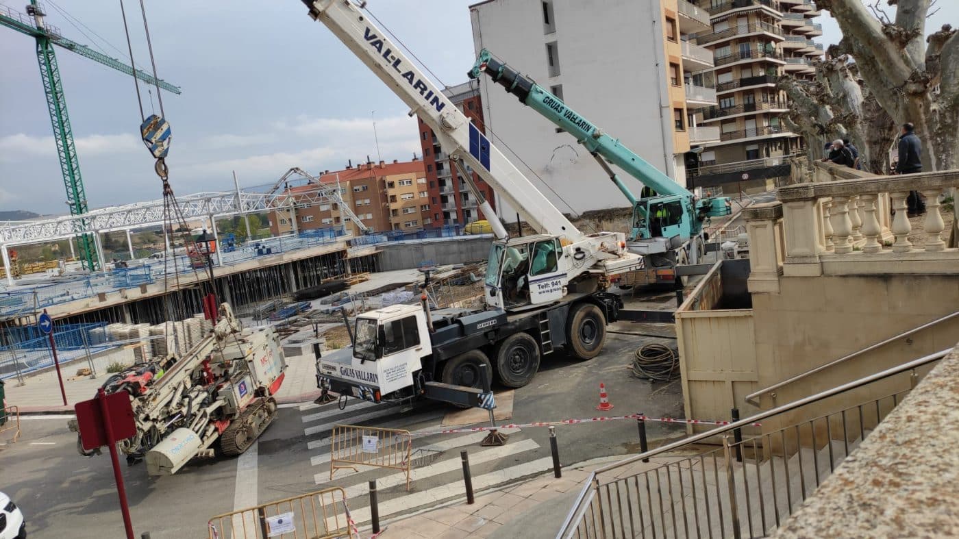 Aparatoso accidente en las obras del nuevo Mercadona en Haro 5