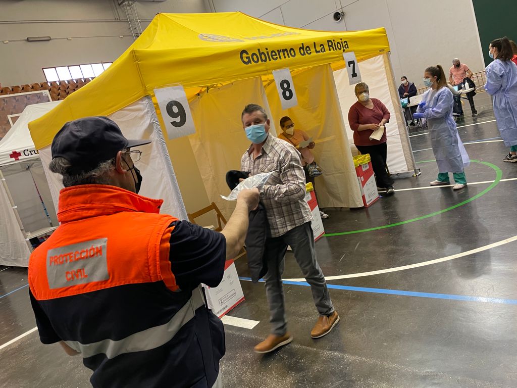 Más de 1.300 personas de 55 a 59 años reciben en Haro la vacuna contra la COVID 9