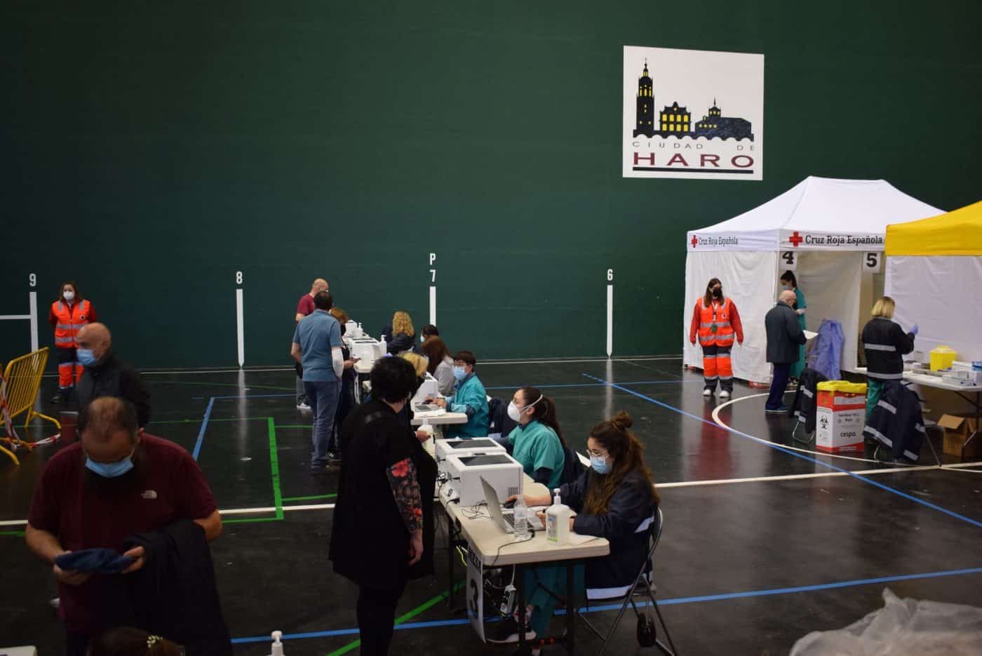 Más de 1.300 personas de 55 a 59 años reciben en Haro la vacuna contra la COVID 6