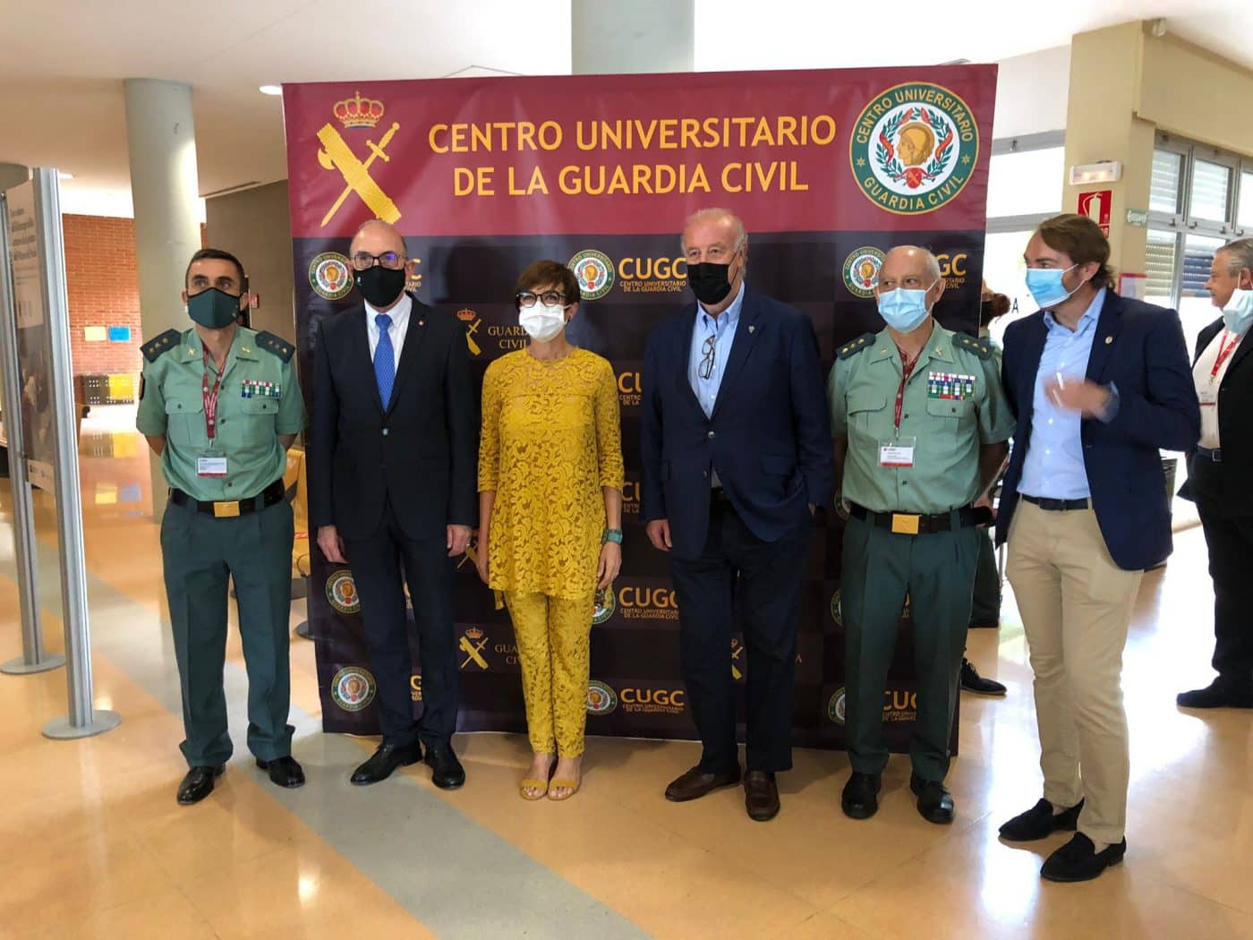 El Curso de Verano Inteligencia y Seguridad de la Guardia Civil aporta 4.058 euros al Banco de Alimentos de La Rioja 4 El Curso de Verano Inteligencia y Seguridad de la Guardia Civil aporta 4.058 euros al Banco de Alimentos de La Rioja 4