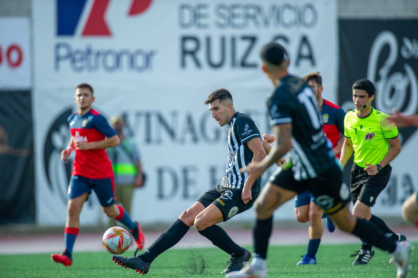 El Haro vence al Vianés en un partido en el que lo mejor fueron los tres puntos 3
