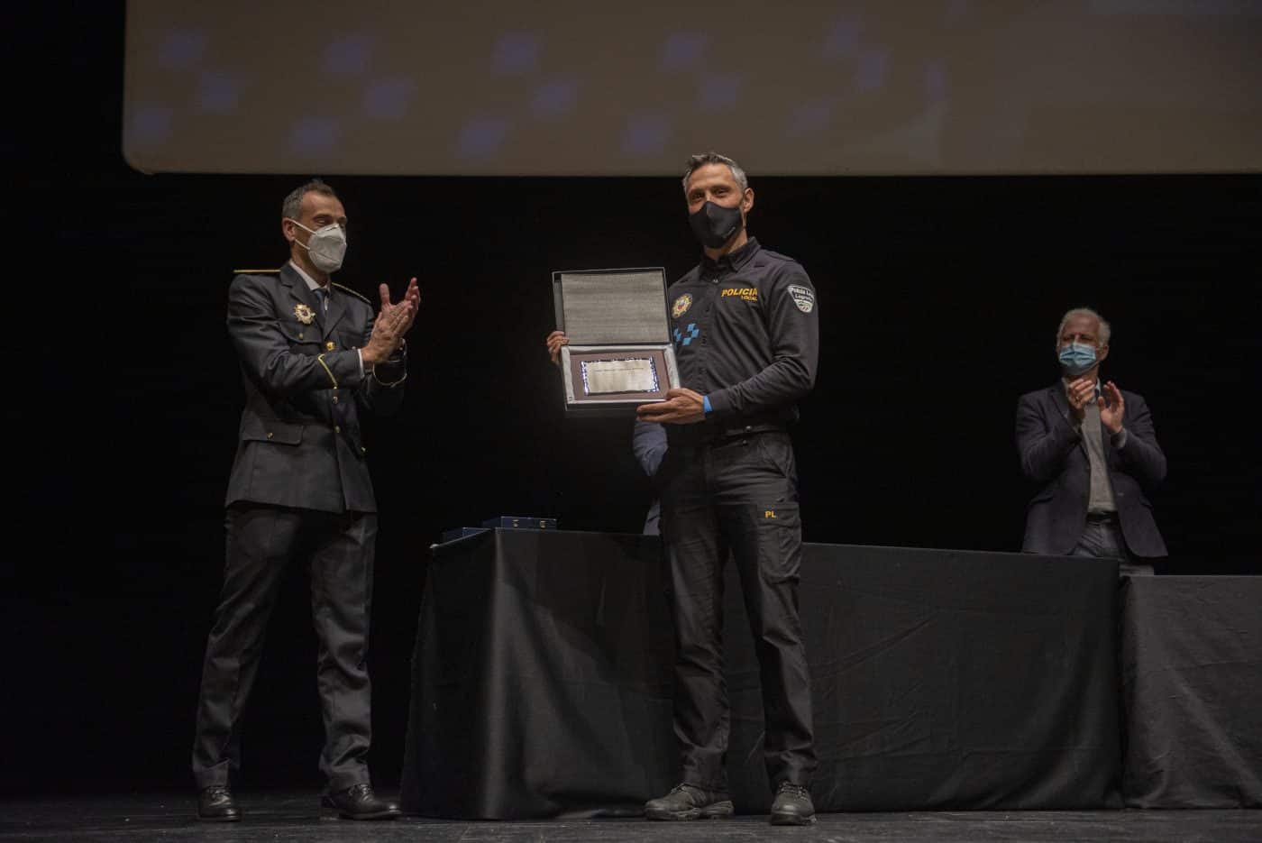 Julián Menéndez y Carlos Cubero reciben la Medalla al Mérito de la Policía Local 14