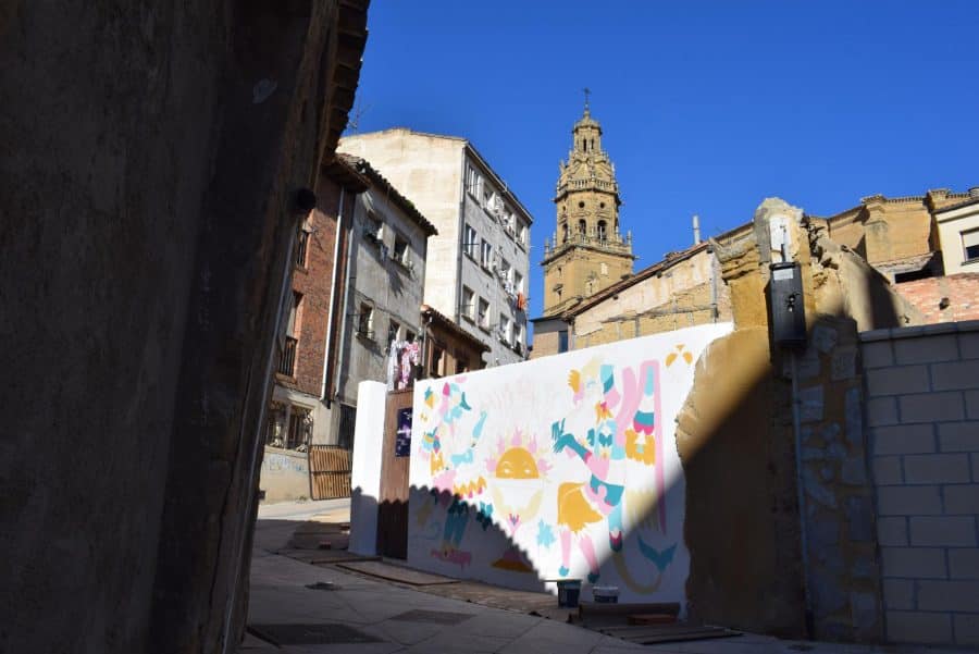 "Los vecinos están encantados con el trabajo de los muralistas en el Casco Antiguo" 16