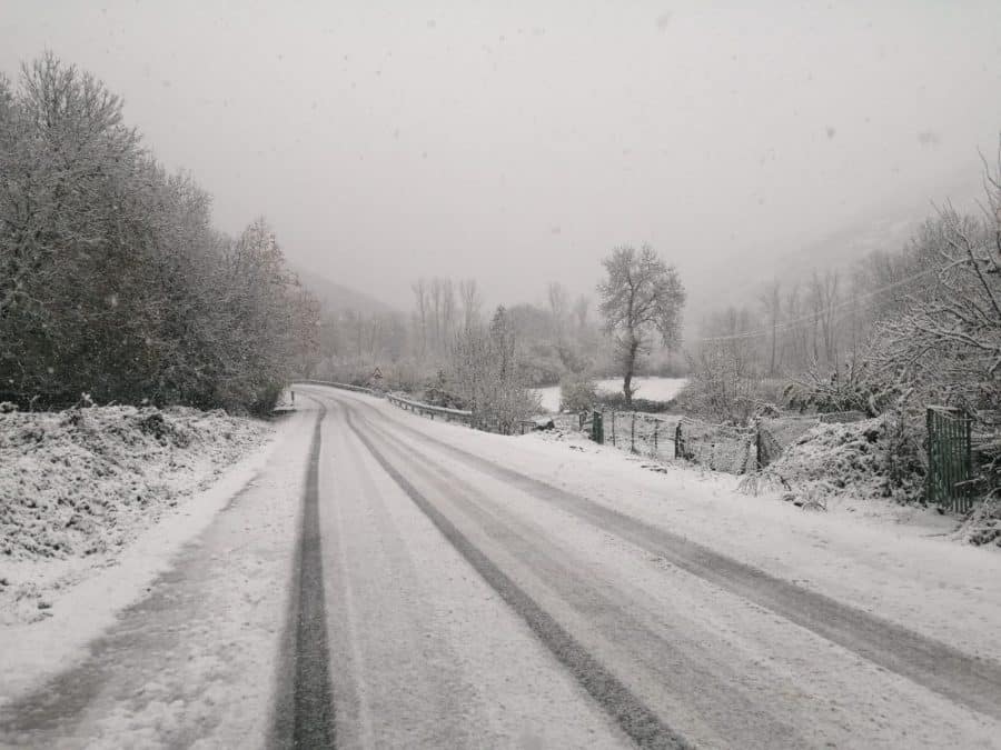 Tráfico recomienda evitar las carreteras del norte de la Península debido a las nevadas 1