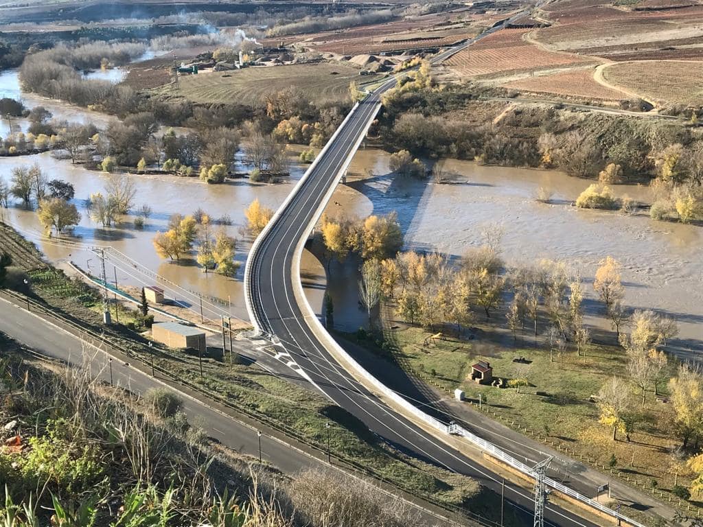 Los desbordamientos del Ebro en La Rioja y Navarra son "consecuencia de una política errónea en la gestión de los ríos" 1