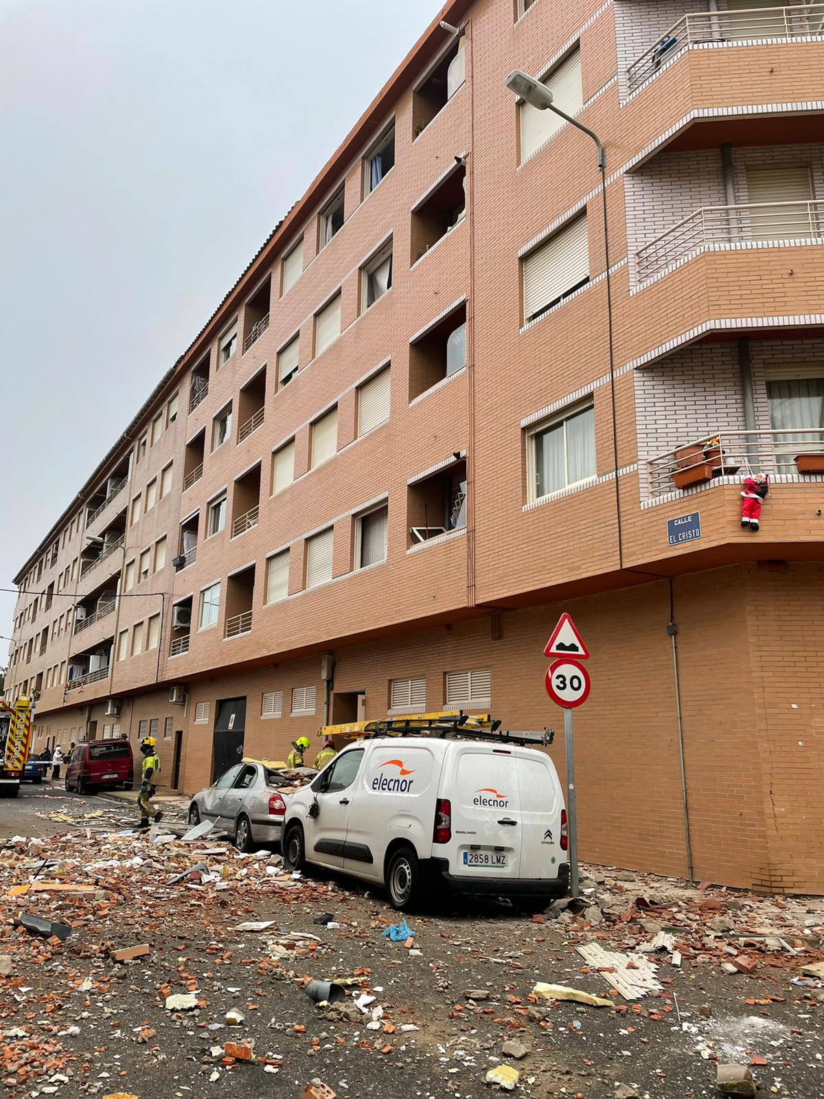 La explosión en un ático de Lardero provoca el desalojo de 19 viviendas 7