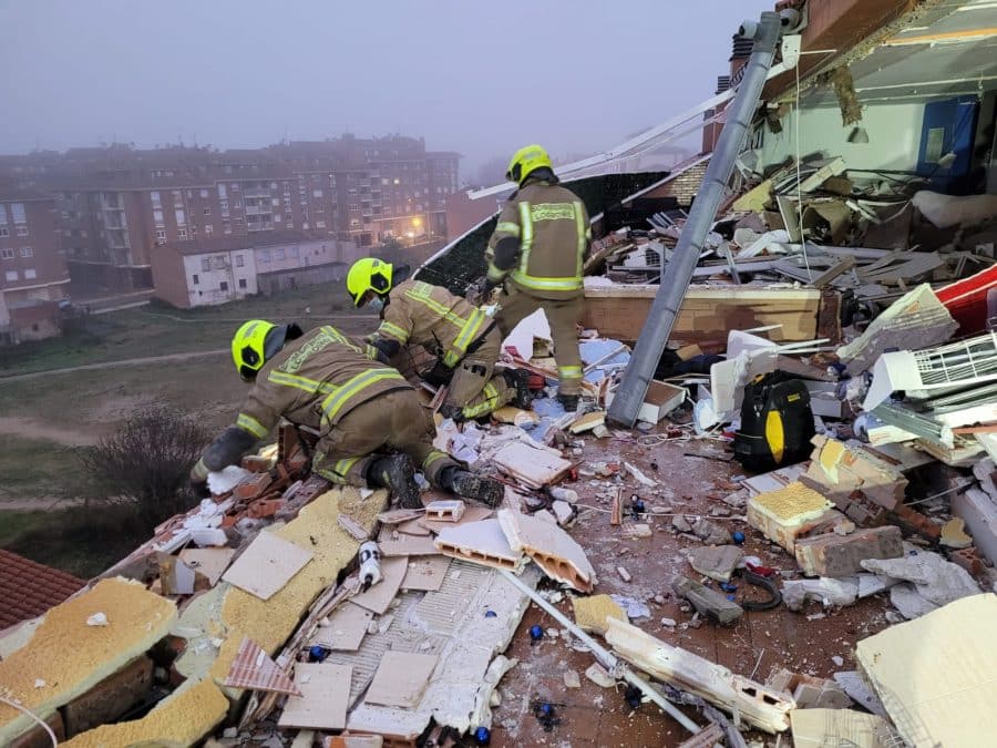 La explosión en un ático de Lardero provoca el desalojo de 19 viviendas 1