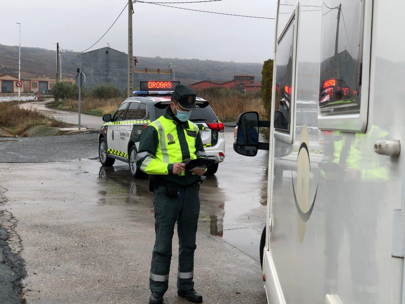 La Guardia Civil de Tráfico realiza controles aleatorios en las carreteras de La Rioja 2