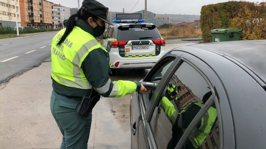 La Guardia Civil de Tráfico realiza controles aleatorios en las carreteras de La Rioja 1