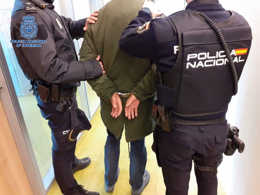 La Policía detiene a un joven acusado de robar en 31 coches en el último mes en Logroño 2