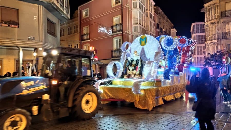 A toda mecha: Los Reyes Magos se visten de estrella fugaz por las calles de Haro 9