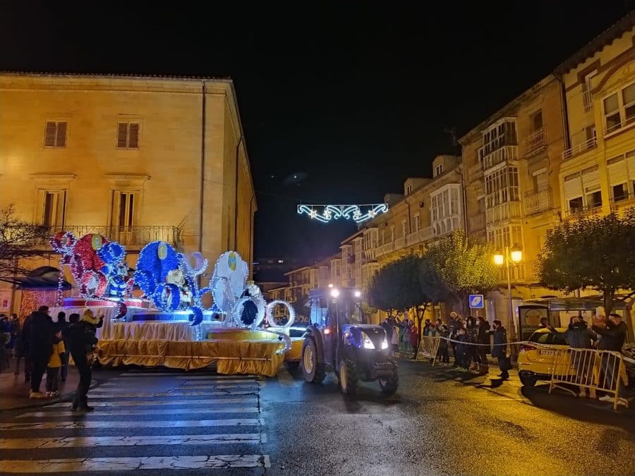 A toda mecha: Los Reyes Magos se visten de estrella fugaz por las calles de Haro 5
