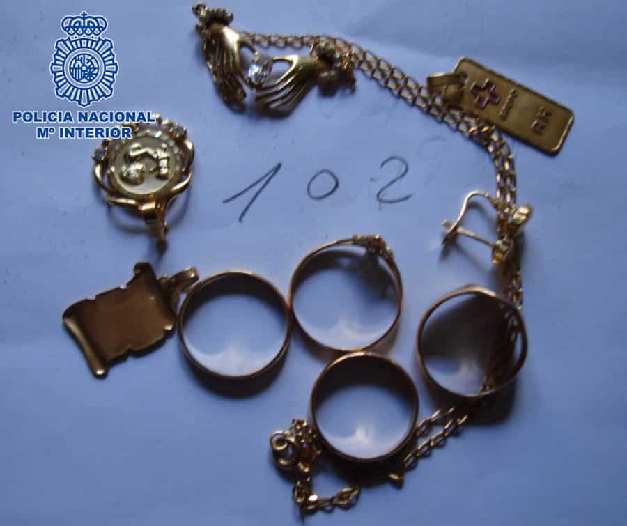 Detenidos dos jóvenes por la sustracción de gran cantidad de joyas y piezas de valor en dos viviendas de Logroño 2