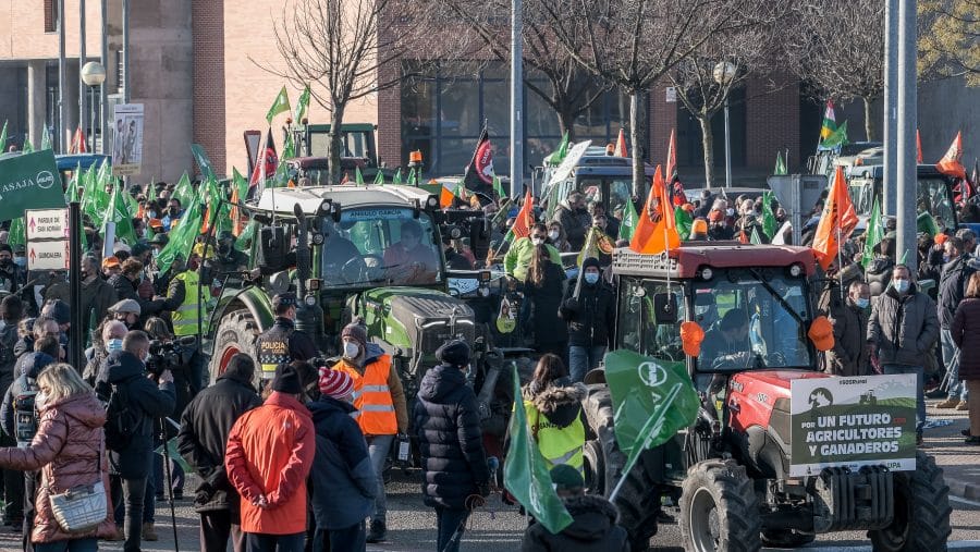 FOTOS: Los tractores toman las calles en defensa del campo riojano 12