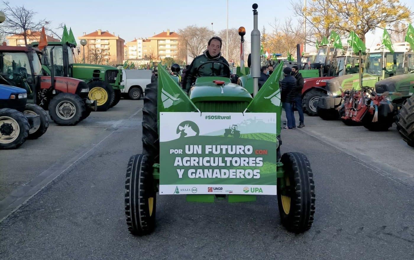 'Tractorada' en defensa del campo riojano: "Por un futuro con agricultores y ganaderos" 12