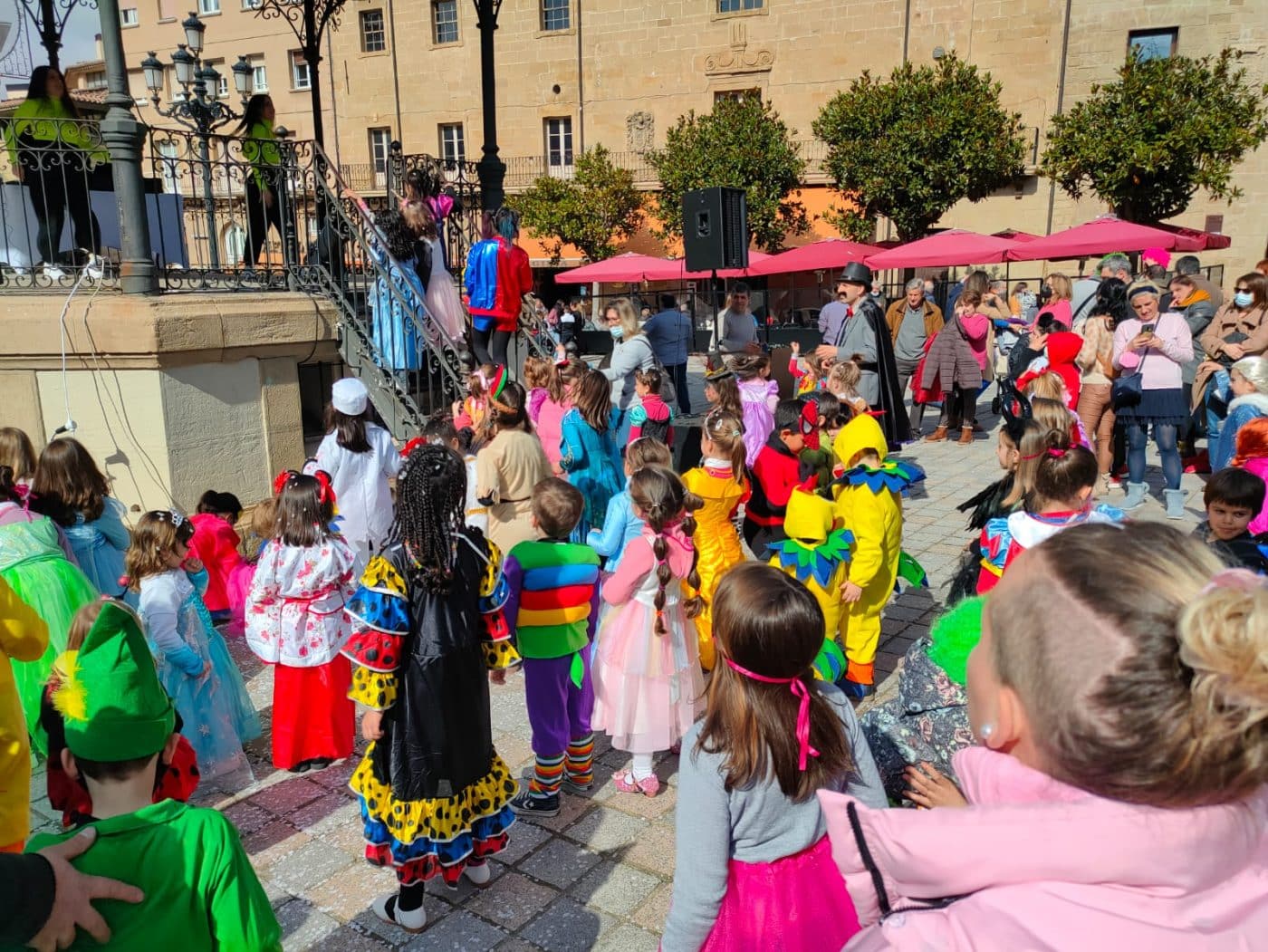 Cerca de 200 niños participan en el Carnaval Infantil de Haro 9