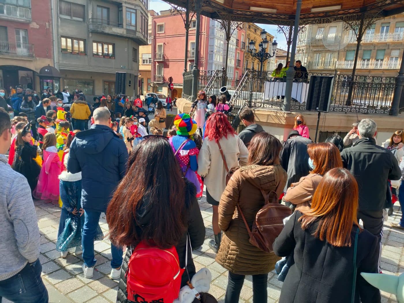 Cerca de 200 niños participan en el Carnaval Infantil de Haro 7