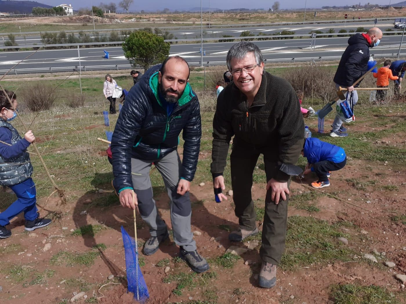 Nájera celebra el Día del Árbol con una plantación multitudinaria 13