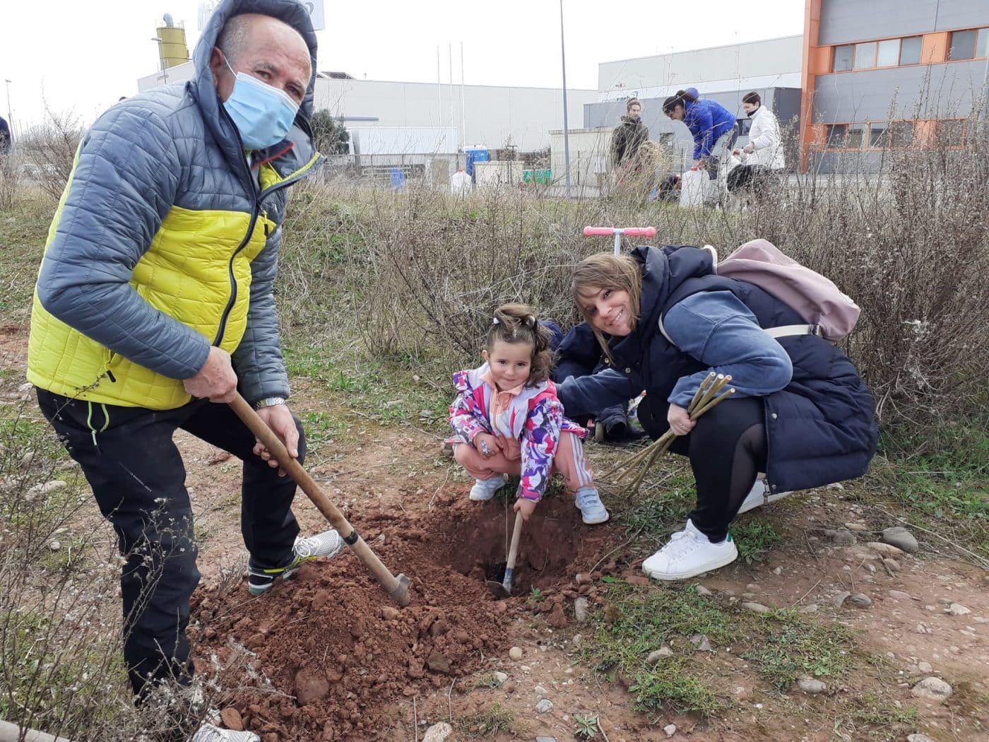 Nájera celebra el Día del Árbol con una plantación multitudinaria 6
