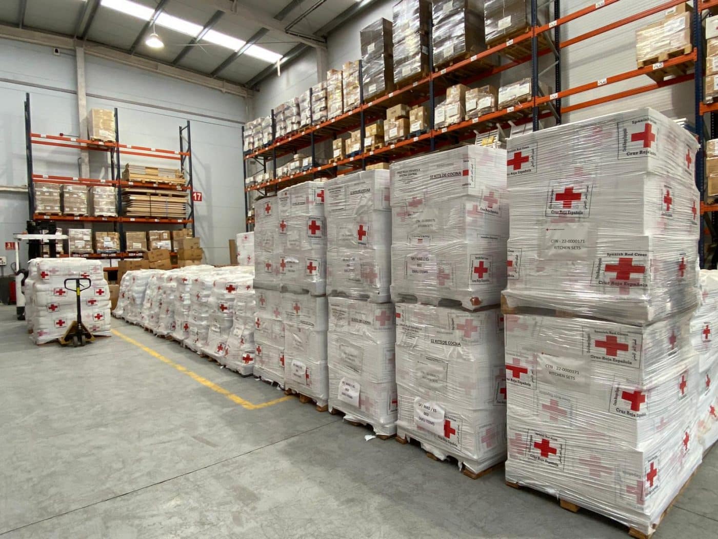 Sale el primer envío de ayuda humanitaria de Cruz Roja Española para apoyar a Ucrania 2