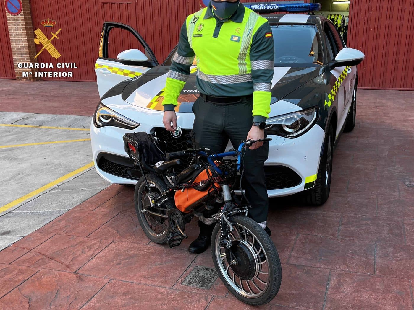 Investigado un hombre por circular en La Rioja con una bici-moto eléctrica 'artesanal' 2